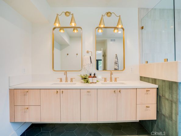 11911 Hartsook, Valley Village CA 91607