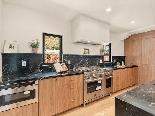 11911 Hartsook, Valley Village CA 91607