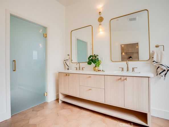 11911 Hartsook, Valley Village CA 91607