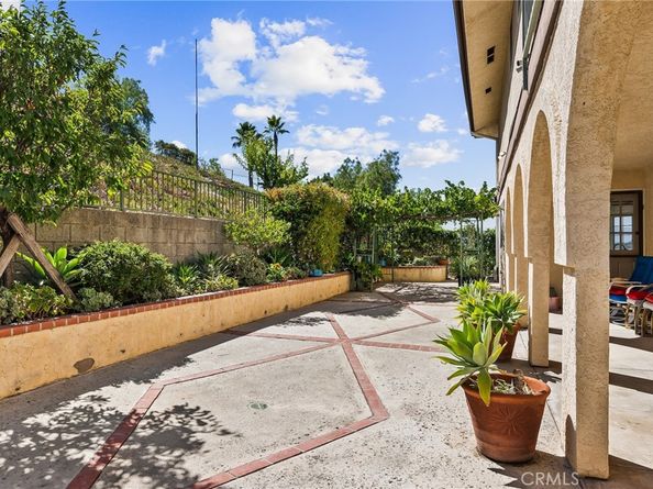 9658 Wheatland Avenue, Sunland CA 91040