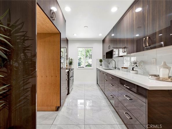 1935 Alpha Road 112, Glendale CA 91208