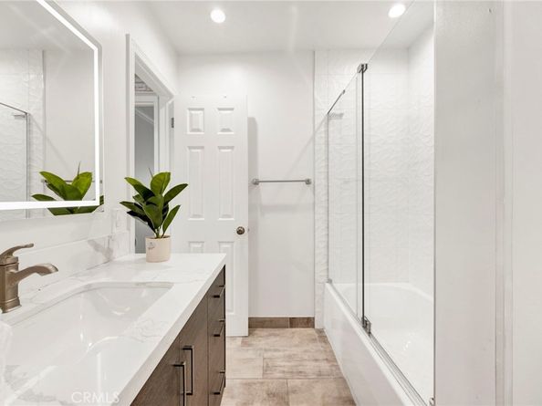 1935 Alpha Road 112, Glendale CA 91208