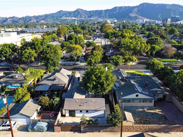 2115 W Clark Avenue, Burbank CA 91506