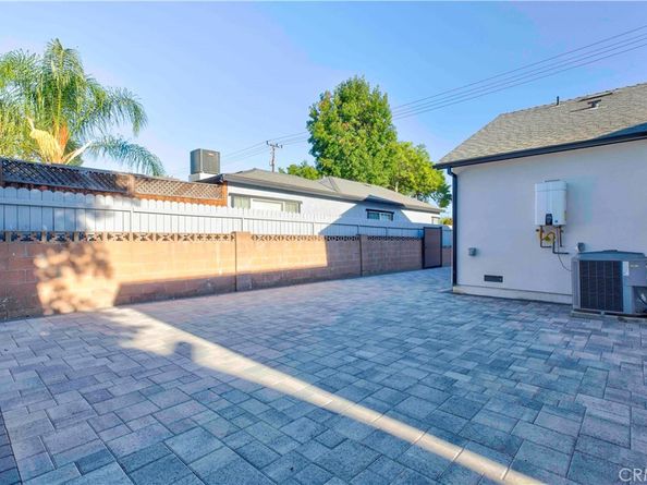 2115 W Clark Avenue, Burbank CA 91506