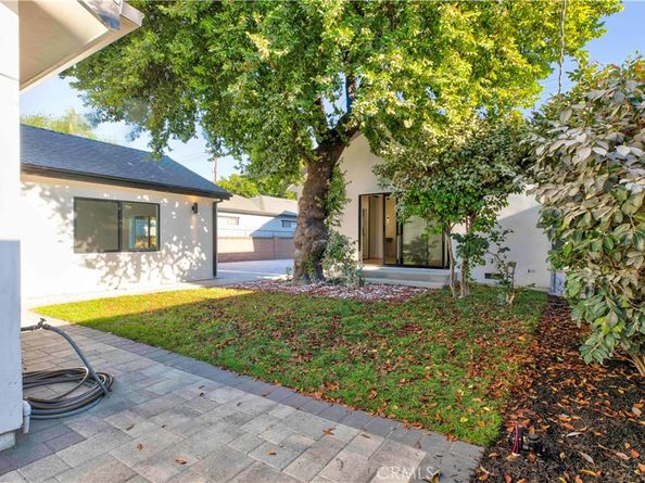2115 W Clark Avenue, Burbank CA 91506