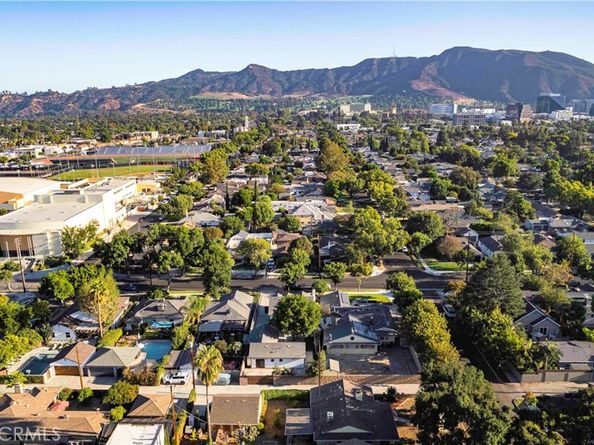 2115 W Clark Avenue, Burbank CA 91506