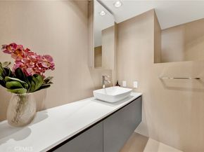 150 Ocean Park 520, Santa Monica CA 90405