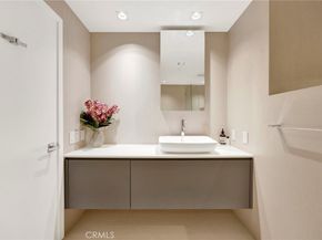 150 Ocean Park 520, Santa Monica CA 90405