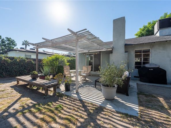 15815 Bassett Street, Lake Balboa CA 91406