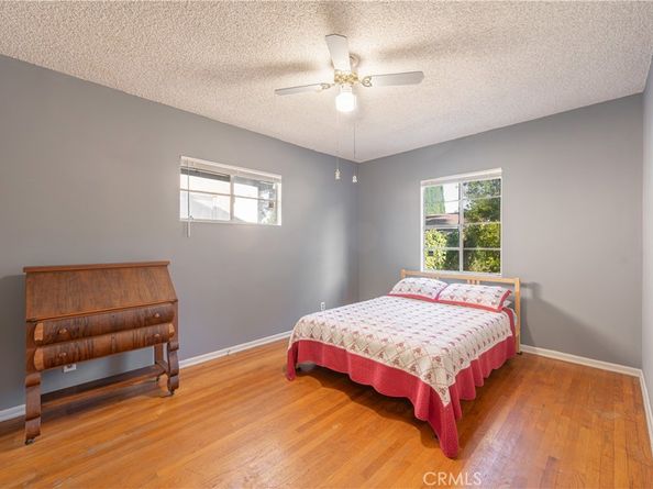 15815 Bassett Street, Lake Balboa CA 91406