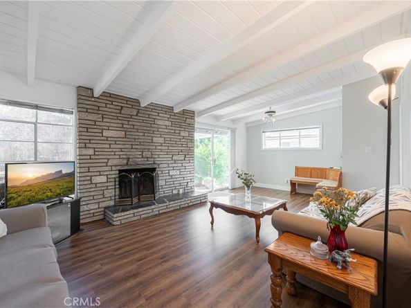 15815 Bassett Street, Lake Balboa CA 91406