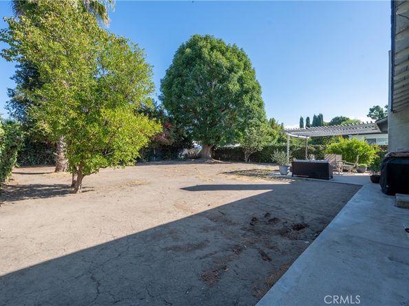 15815 Bassett Street, Lake Balboa CA 91406