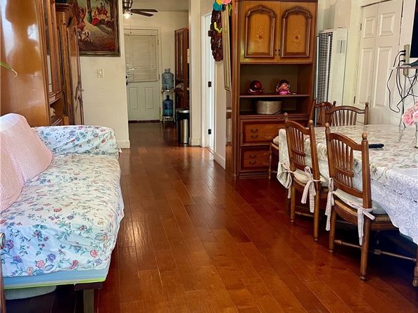 6558 S Van Ness, Los Angeles CA 90047