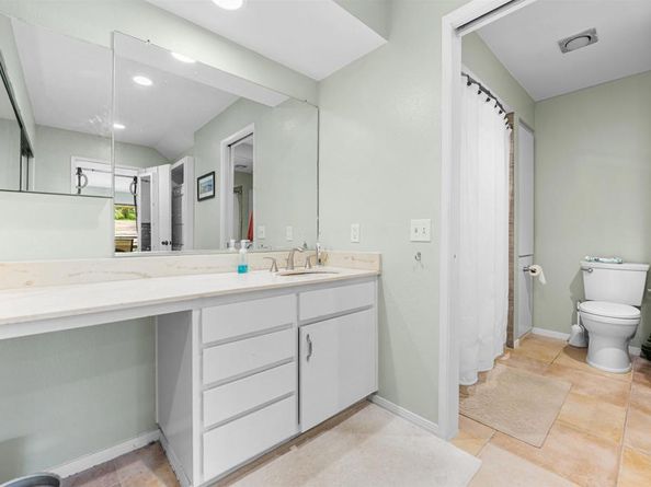 2537 Navarra Drive B9, Carlsbad CA 92009