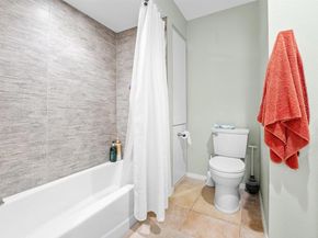 2537 Navarra Drive B9, Carlsbad CA 92009