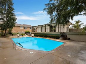 2537 Navarra Drive B9, Carlsbad CA 92009