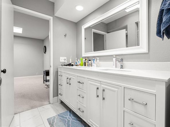 2537 Navarra Drive B9, Carlsbad CA 92009