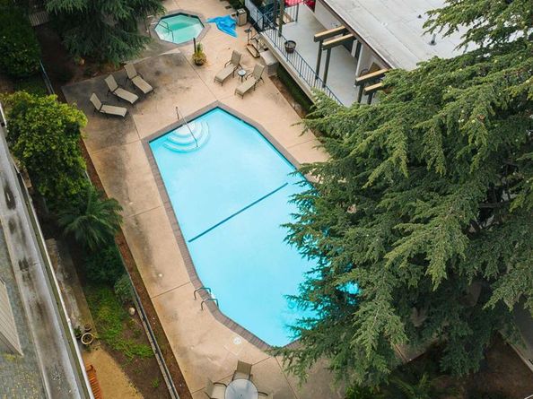 2537 Navarra Drive B9, Carlsbad CA 92009