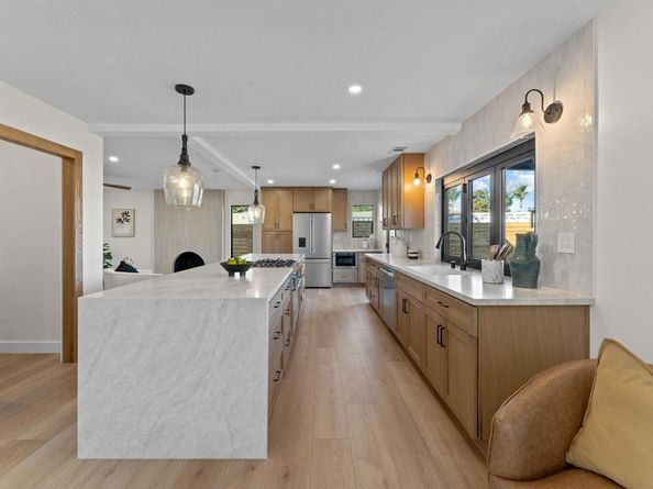 5777 Desert View Drive, La Jolla CA 92037