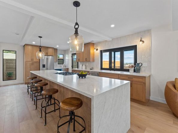 5777 Desert View Drive, La Jolla CA 92037