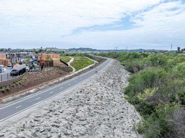 707 Kingbird Loop, Oceanside CA 92058