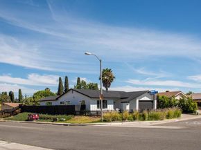 8419 Menkar Rd, San Diego CA 92126