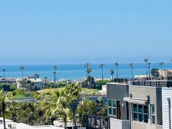 1570 Vista Del Mar Way 4, Oceanside CA 92054