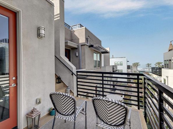 1570 Vista Del Mar Way 4, Oceanside CA 92054
