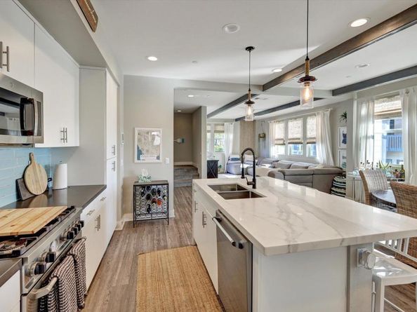 1570 Vista Del Mar Way 4, Oceanside CA 92054