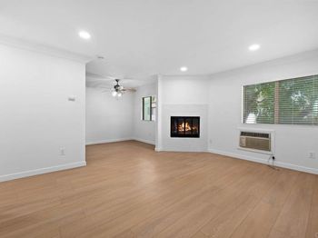 855 E Lexington Ave