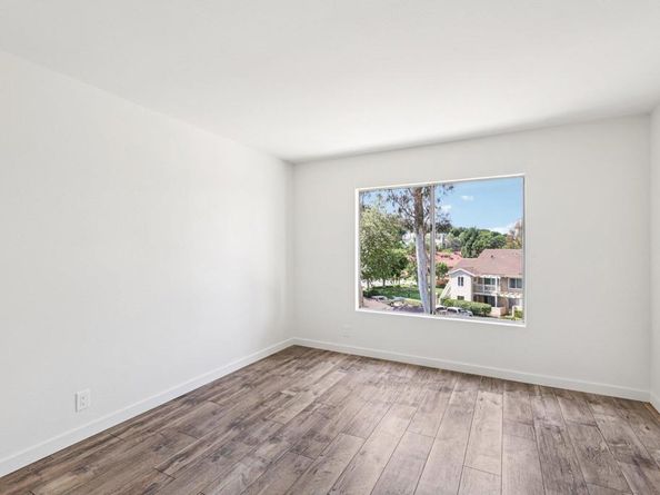 225 Diamond Way 211, Vista CA 92083