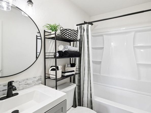 225 Diamond Way 211, Vista CA 92083