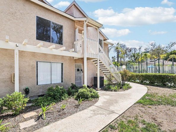 225 Diamond Way 211, Vista CA 92083