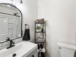 225 Diamond Way 211, Vista CA 92083