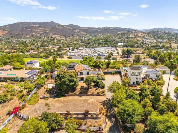 326 Sunrise Circle, Vista CA 92084