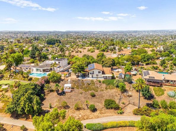 326 Sunrise Circle, Vista CA 92084