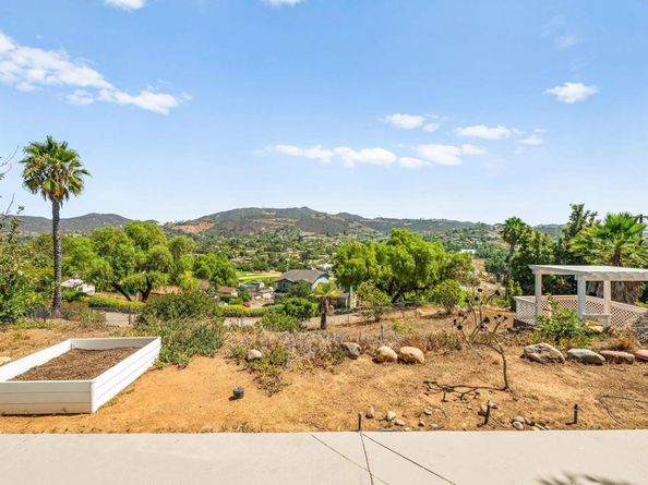 326 Sunrise Circle, Vista CA 92084