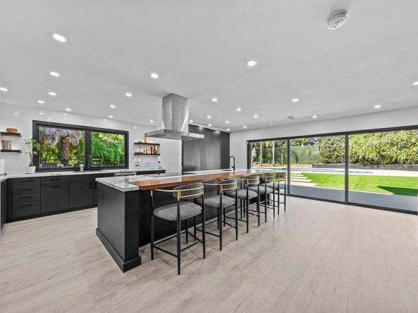 20 Lake Helix Drive, La Mesa CA 91941