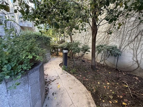 2864 Sunset 205, Los Angeles CA 90005