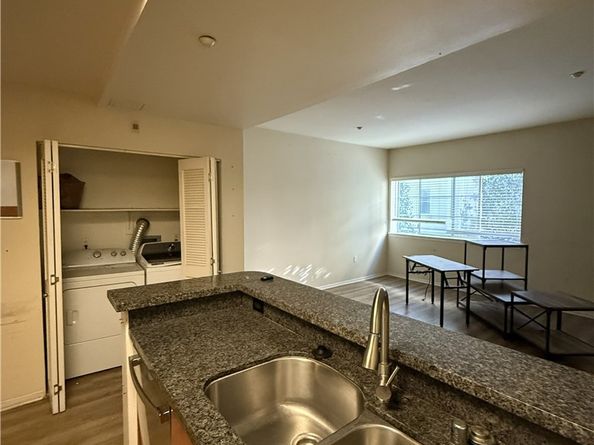 2864 Sunset 205, Los Angeles CA 90005