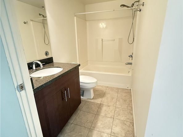 2864 Sunset 205, Los Angeles CA 90005