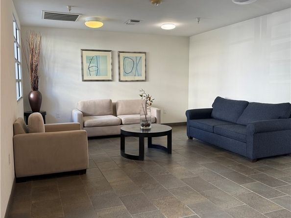 2864 Sunset 205, Los Angeles CA 90005