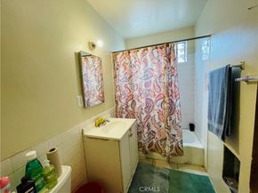 715 W Hyde Park, Inglewood CA 90302