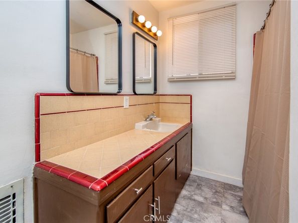 6025 Willowcrest Avenue, North Hollywood CA 91606