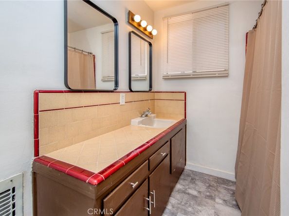 6025 Willowcrest Avenue, North Hollywood CA 91606