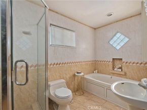 4618 Melbourne, Los Angeles CA 90027
