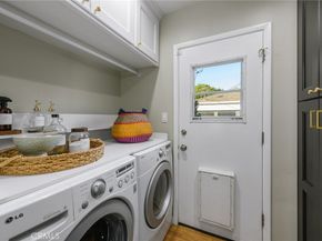 17641 Kittridge, Lake Balboa CA 91406