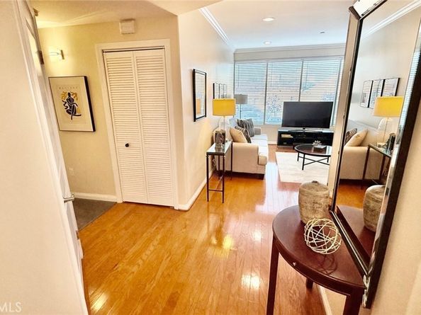 4821 Bakman Avenue 206, North Hollywood CA 91606