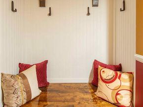 6914 Andasol, Lake Balboa CA 91406