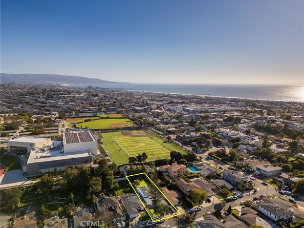 1326 Voorhees Ave., Manhattan Beach CA 90266